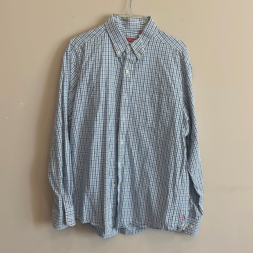 IZOD long sleeve button down. Very clean! Size large